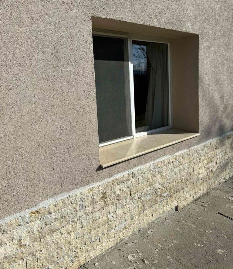 Естествен камък на стена