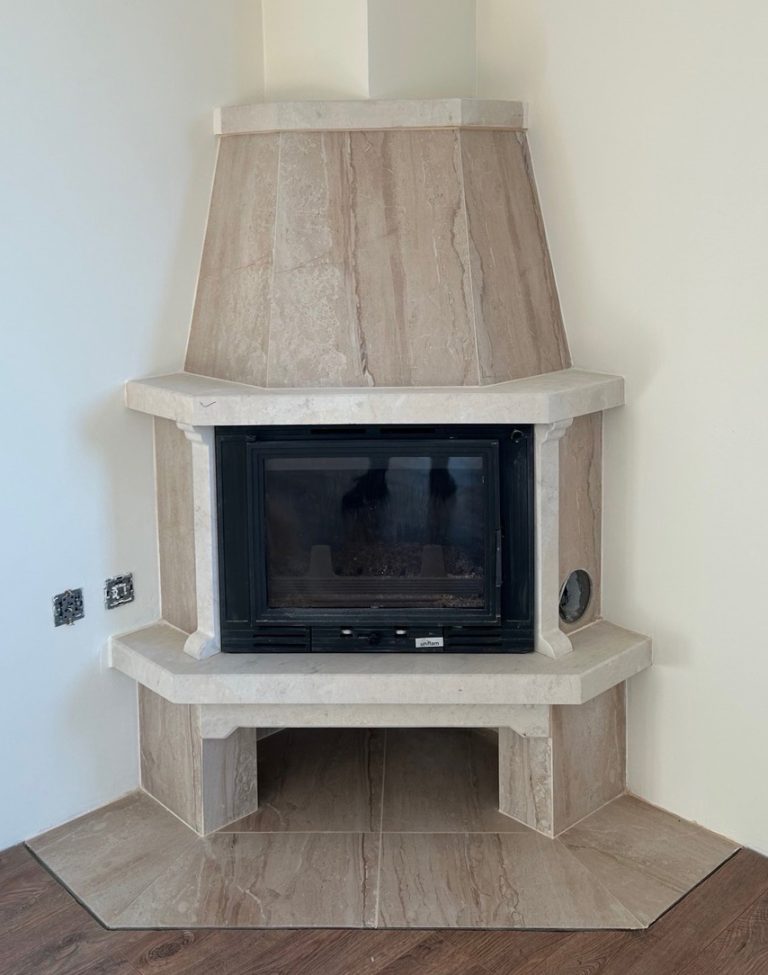 камина изработена от естествен камък